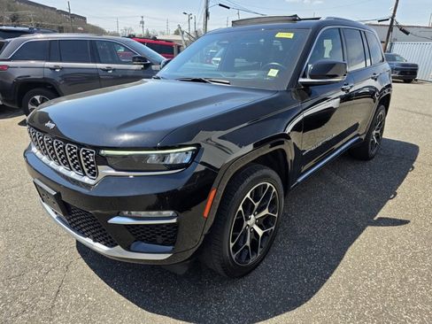 Used 2023 Jeep Grand Cherokee Summit image 2