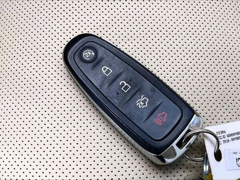 Used 2018 Lincoln MKT AWD image 15
