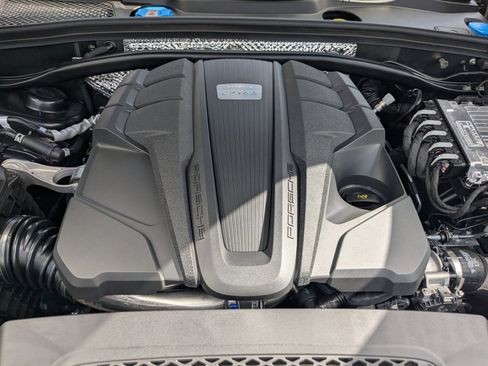 New 2025 Porsche Macan S image 28