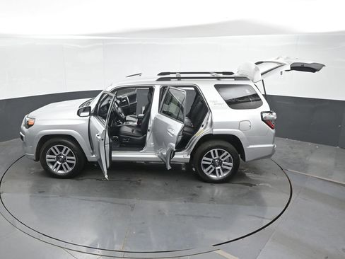 Used 2022 Toyota 4Runner TRD Sport AWD/4WD image 52