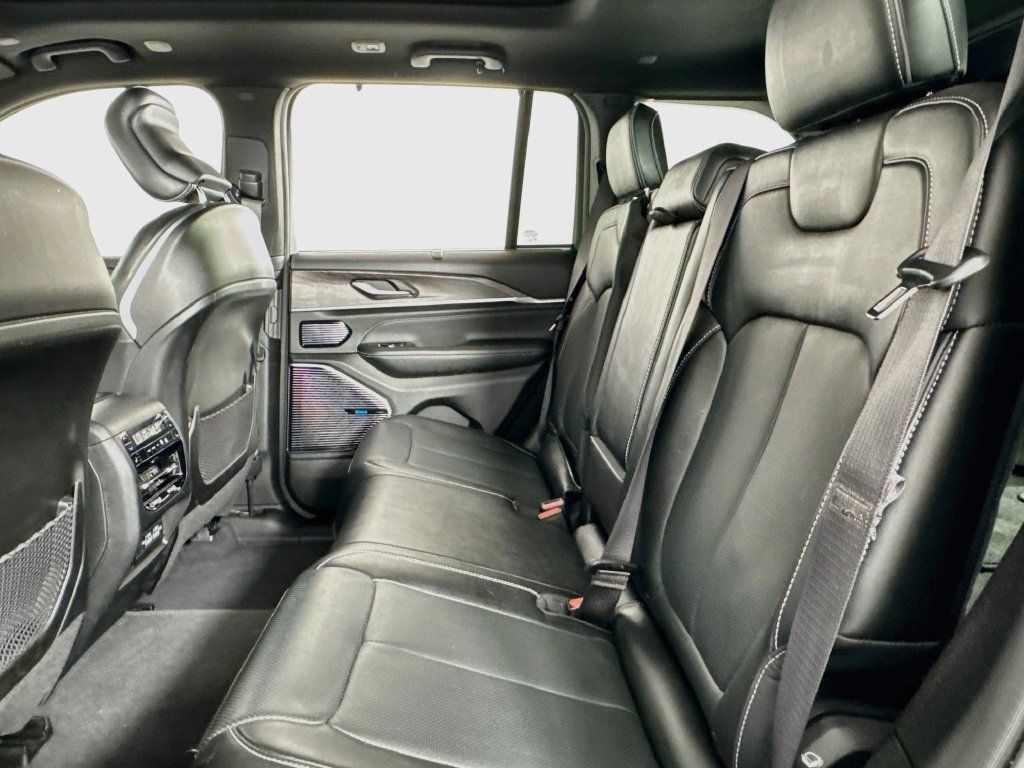Used 2023 Jeep Grand Cherokee Overland w/ Advanced Protech Group III AWD/4WD image 12