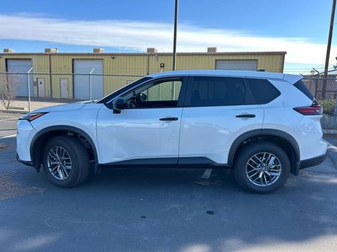 Used 2024 Nissan Rogue S image 4