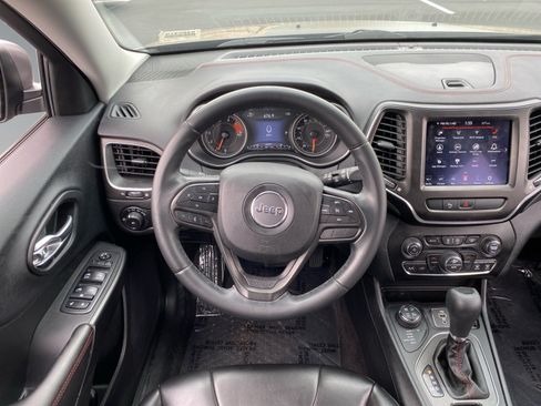 Used 2019 Jeep Cherokee Trailhawk w/ Comfort/Convenience Group AWD/4WD image 12