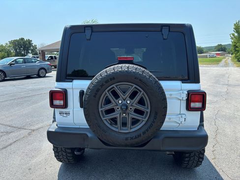 Used 2024 Jeep Wrangler Unlimited Sport AWD/4WD image 6