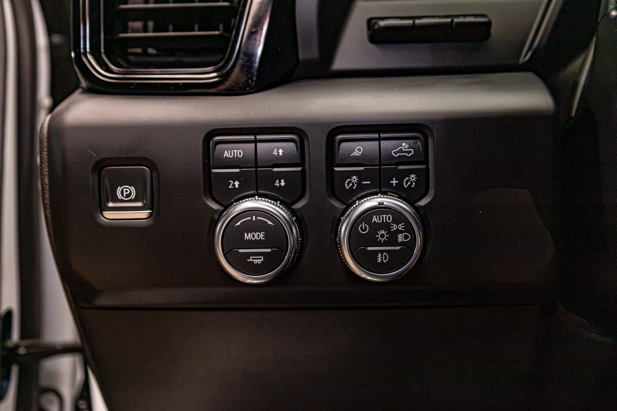 Used 2024 GMC Sierra 1500 AT4 w/ Technology Package AWD/4WD image 13