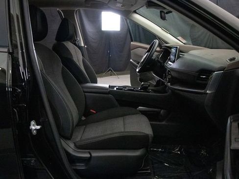 Used 2023 Nissan Rogue SV image 16