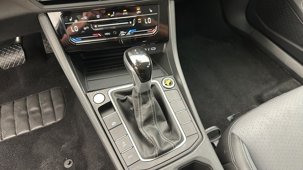 Used 2025 Volkswagen Jetta SE FWD image 18