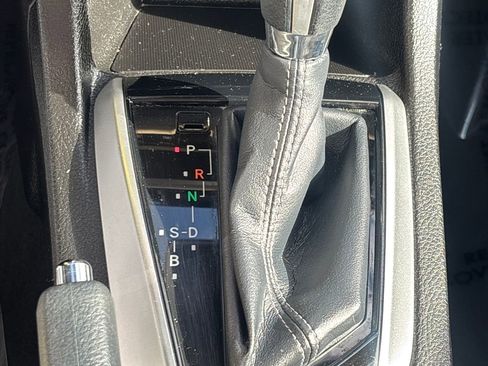 Used 2017 Toyota Corolla LE image 13