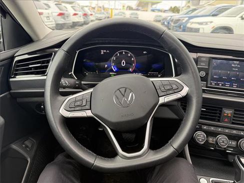 Used 2023 Volkswagen Jetta SE w/ Panoramic Sunroof Package image 13