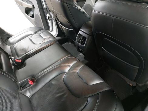 Used 2019 Jeep Cherokee Limited FWD image 10
