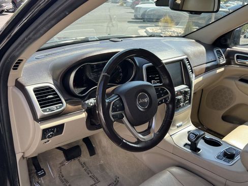 Used 2015 Jeep Grand Cherokee Overland w/ Advanced Technology Group AWD/4WD image 28