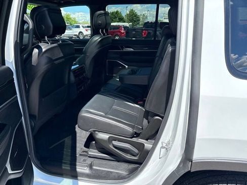 Used 2022 Jeep Wagoneer Series I w/ Premium Group I AWD/4WD image 22