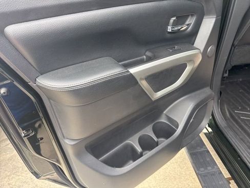 Used 2019 Nissan Titan PRO-4X w/ Pro-4x Convenience Package image 18
