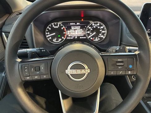 Used 2023 Nissan Rogue SV image 26