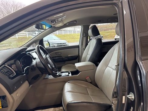 Used 2017 Kia Sedona EX image 9