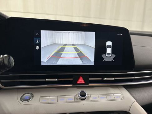 Used 2023 Hyundai Elantra Limited image 15