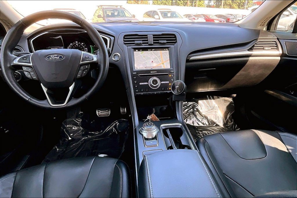 Used 2018 Ford Fusion Energi Titanium FWD image 11