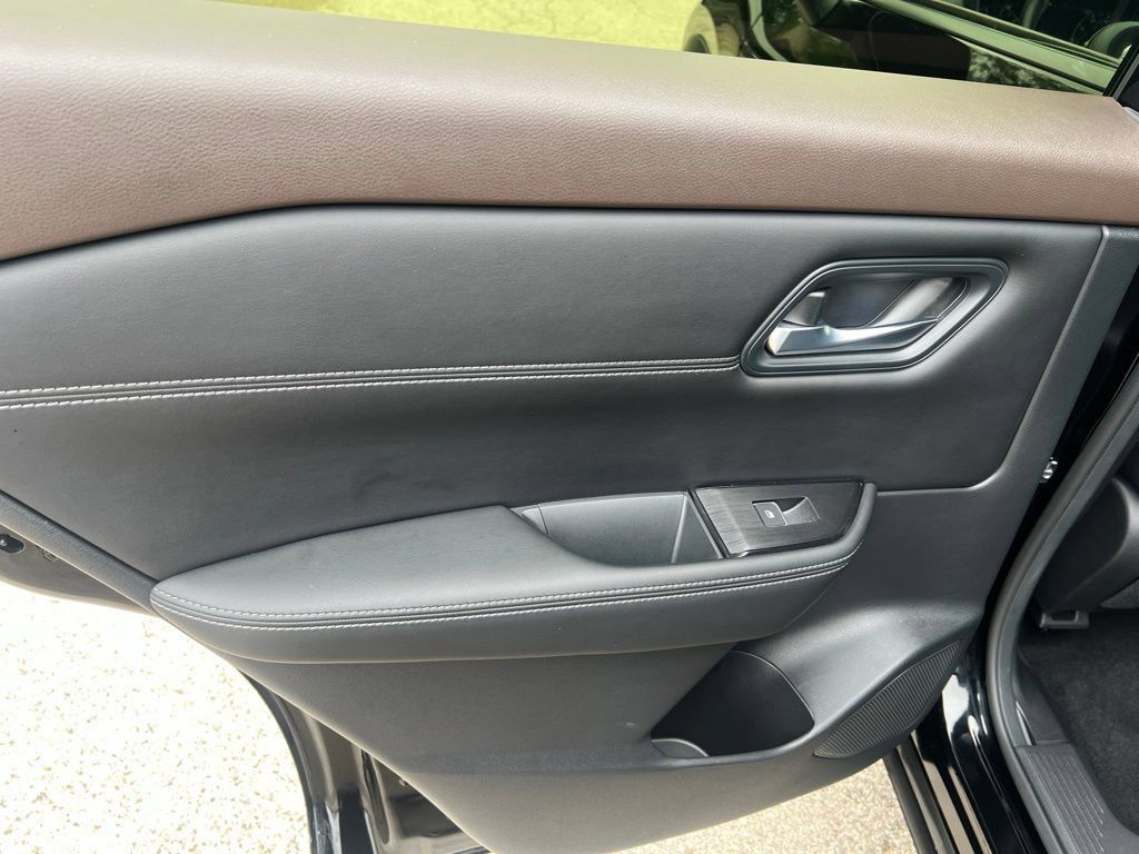 Certified 2023 Nissan Rogue SL AWD/4WD image 12