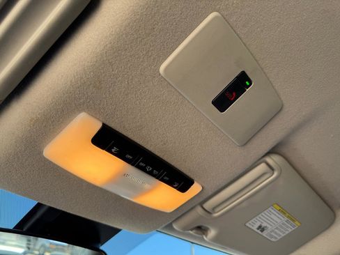 Used 2025 Nissan Versa SR w/ Trunk Package image 15