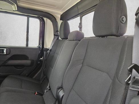 Used 2021 Jeep Gladiator Overland image 21