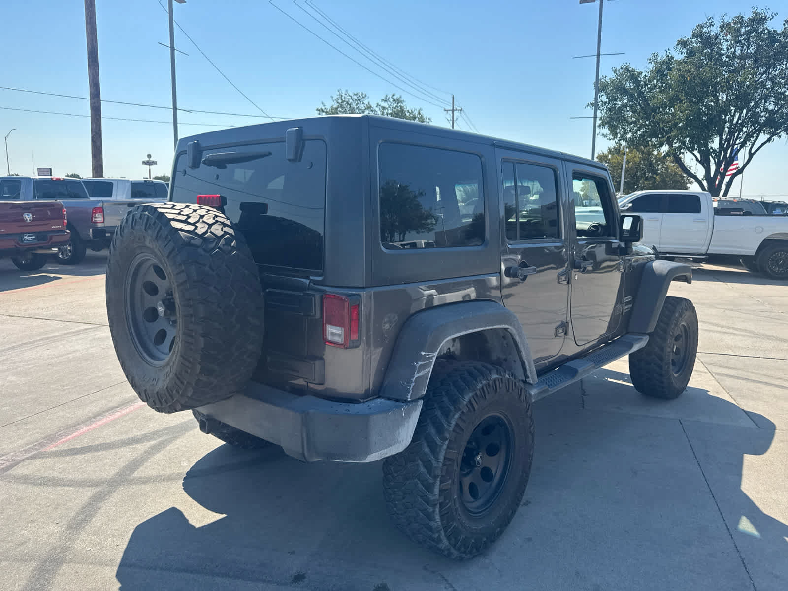 Used 2018 Jeep Wrangler Unlimited Sport S AWD/4WD image 3
