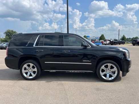 Used 2018 GMC Yukon Denali w/ Denali Ultimate Package AWD/4WD image 2