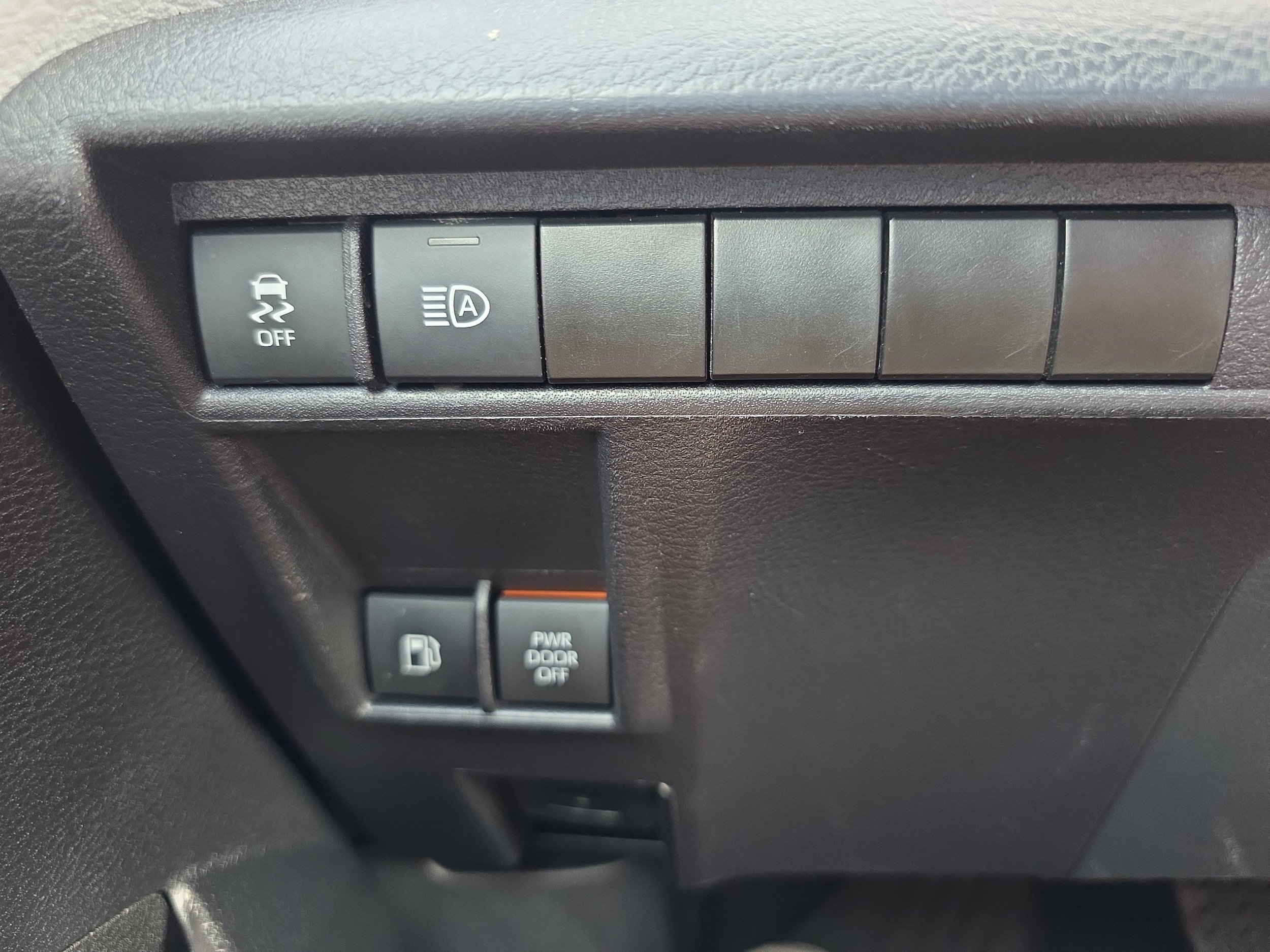Used 2025 Toyota Sienna LE AWD/4WD image 26