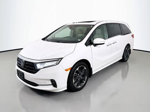 Used 2024 Honda Odyssey Elite image 3