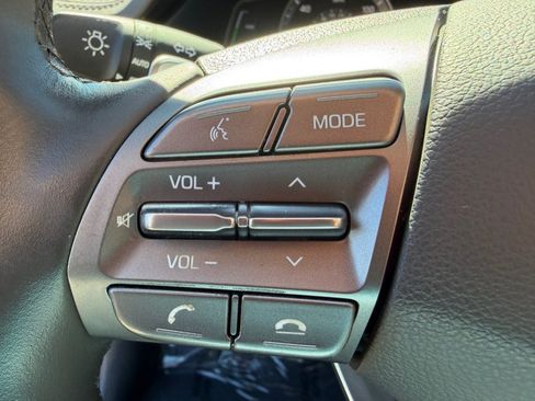 Used 2022 Hyundai Ioniq SE FWD image 14