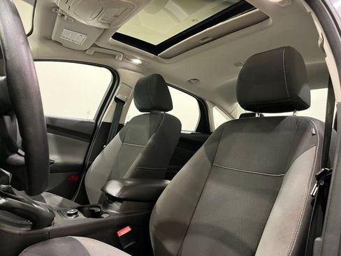 Used 2014 Ford Focus SE w/ SE Winter Package FWD image 22
