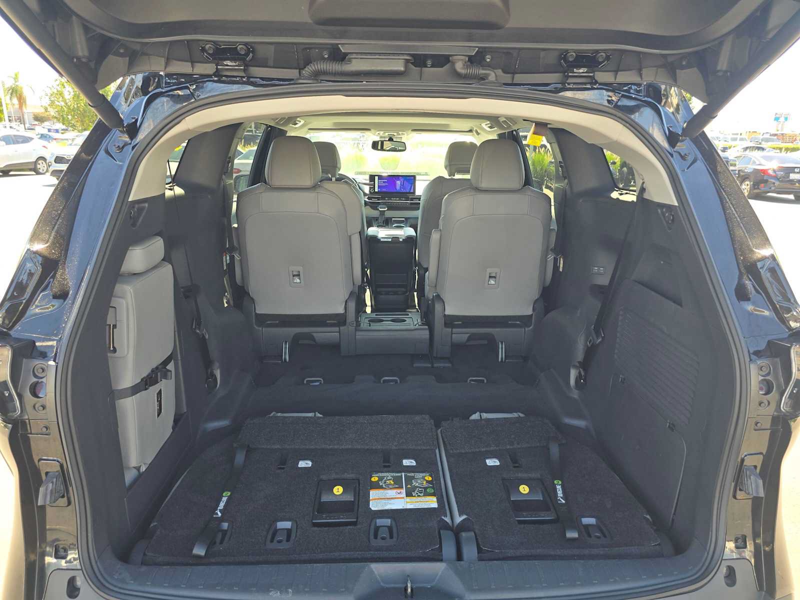 Certified 2026 Toyota Sienna XLE FWD image 17
