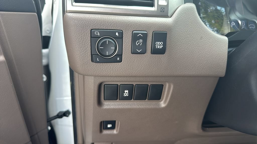 Used 2019 Lexus GX 460 w/ Navigation Package AWD/4WD image 31