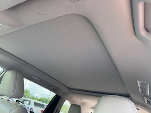 Used 2019 Toyota Highlander Limited Platinum AWD/4WD image 18