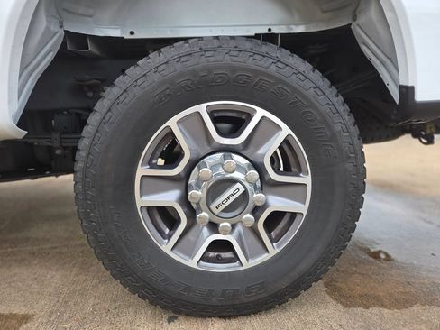 Used 2025 Ford F350 Lariat w/ FX4 Off-Road Package AWD/4WD image 32