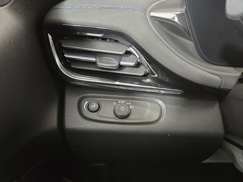 Used 2025 Buick Envista Sport Touring image 28