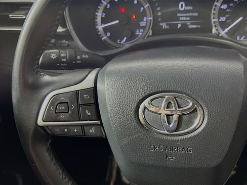 Used 2024 Toyota Highlander LE image 19