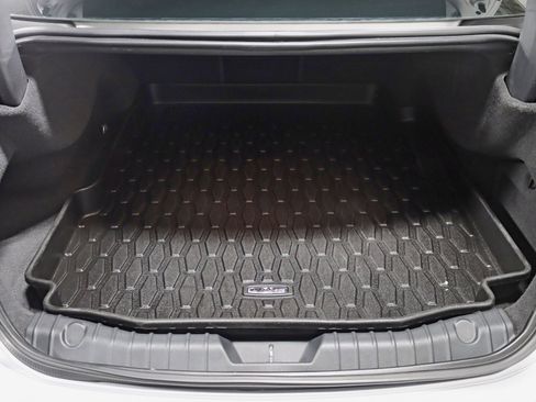 Used 2016 Jaguar XF Premium image 35