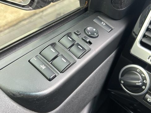 Used 2011 Land Rover Range Rover HSE LUX image 24