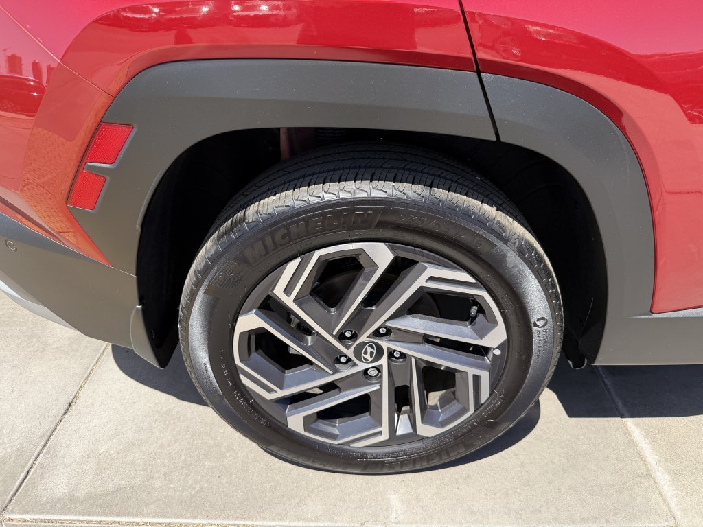 Used 2025 Hyundai Tucson Limited AWD/4WD image 15
