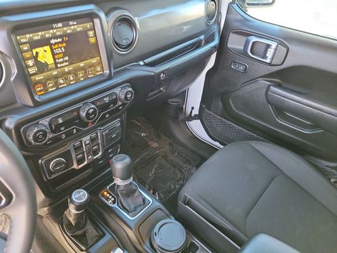 Certified 2023 Jeep Gladiator Willys image 13