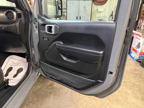 Used 2019 Jeep Wrangler Sport image 33