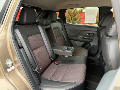 Used 2025 Nissan Kicks SR image 12