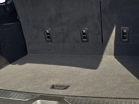 Used 2022 GMC Yukon XL Denali image 8