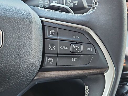 Used 2023 Jeep Grand Cherokee Limited image 24