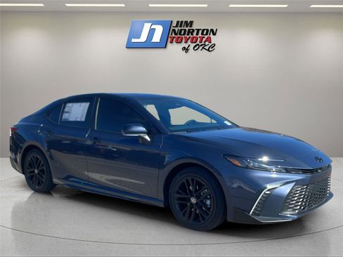 New 2026 Toyota Camry SE image 3