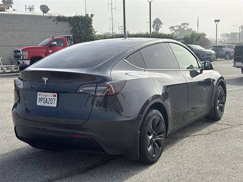 Used 2024 Tesla Model Y Long Range image 3