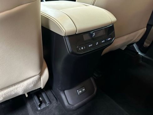 Used 2025 Toyota Highlander XLE image 53