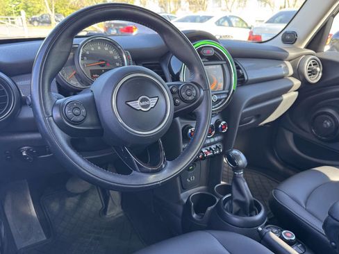 Used 2017 MINI Cooper 4-Door Hardtop image 9