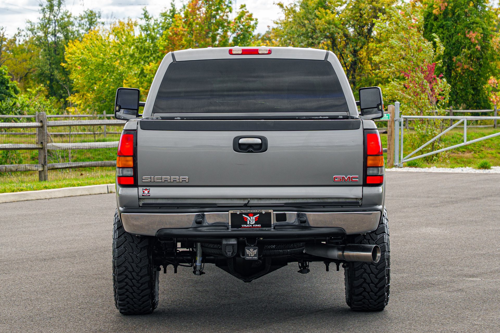 Used 2007 GMC Sierra 2500 SLT w/ Heavy-Duty Power Package AWD/4WD image 14