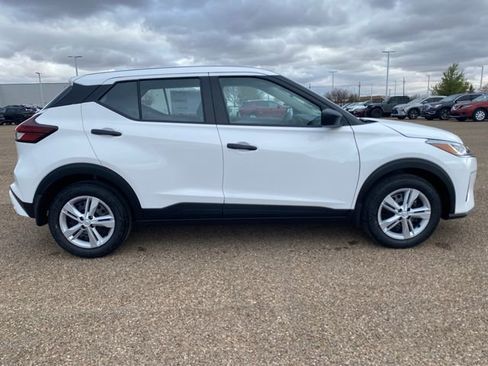 New 2025 Nissan Kicks Play S image 7